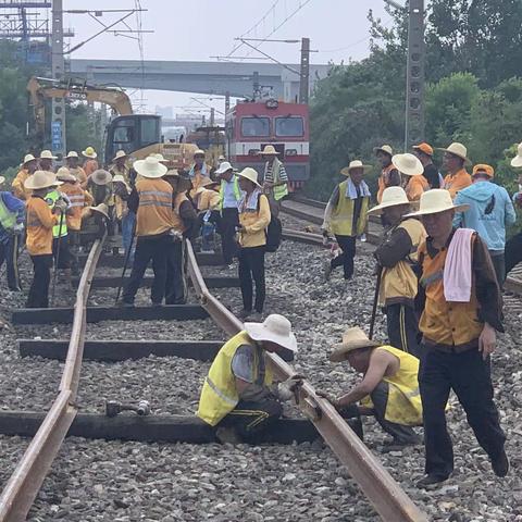 炎炎夏日 坚守一线稳生产