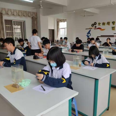 海南白驹学校2020届理化实验操作考查工作纪要