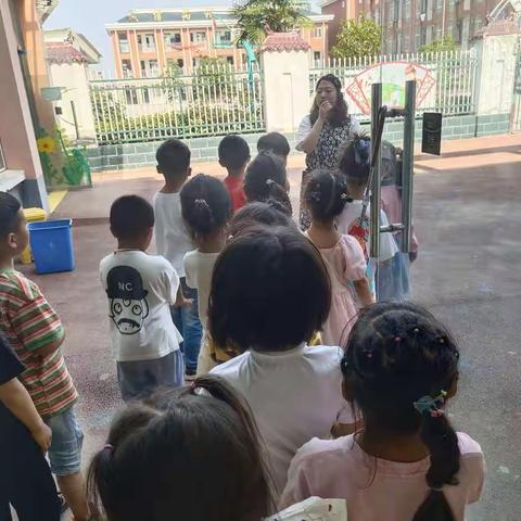 幼小衔接——“走进小学 ·与小学的零距离”徐庄小学附设幼儿园大班参观小学活动。