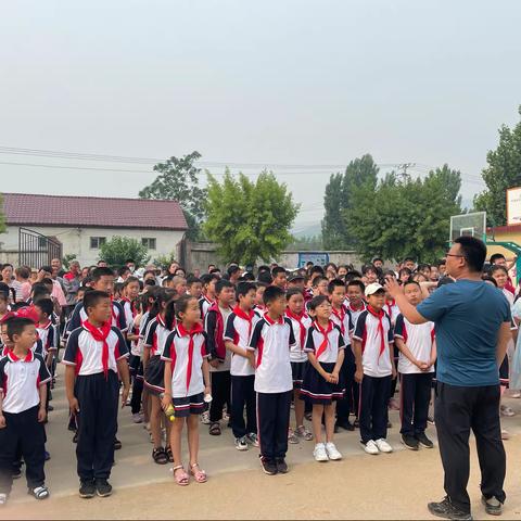 下峪小学防溺水主题家长会