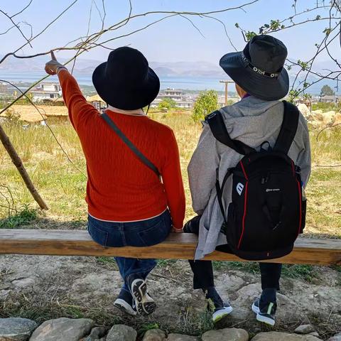 在苍山脚下，我们荡起秋千