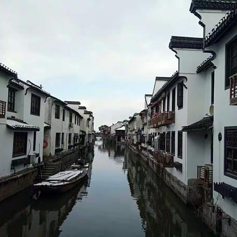旅行的路上你会遇见有趣有爱的灵魂，看到或浓或淡的美景，让身体行走在路上，让心放假！
