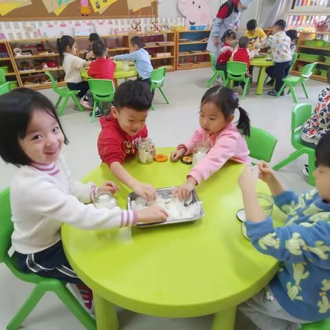 小一班——“趣味腌萝卜”