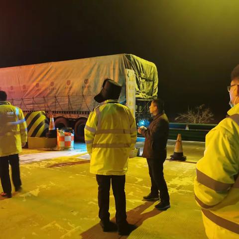 【长春分公司】秦家屯收费站成功阻止货车司机“垫称上路”