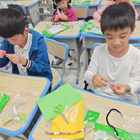 云龙小学二（6-10）班鲨鱼公园STEM主题课程“发光的昆虫”
