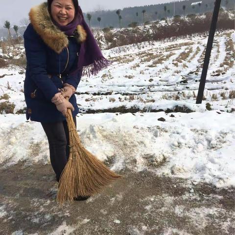 五三高中高一年级教师除雪在行动