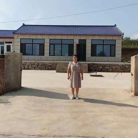 美丽庭院新景象  巾帼标兵树榜样