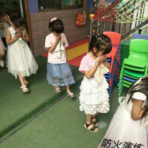 街道宋屯幼儿园安全月宣传照片