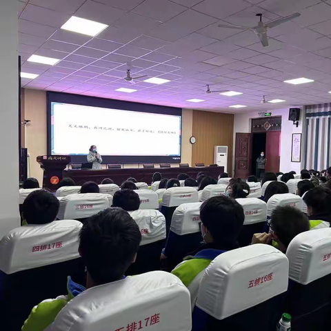 花开应有时，只待向阳生｜炎陵县湘山高级中学举行心理健康专题讲座