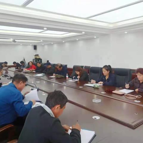 荷花路街道召开扶贫专干培训会议