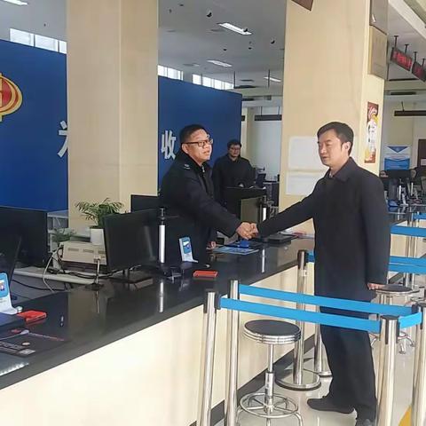 示范区国税局领导春节前看望办税服务厅一线工作人员