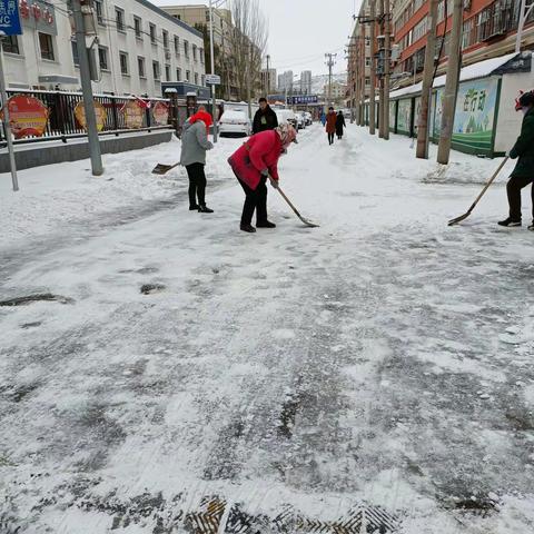 学院路社区迎雪而上、全速出击！