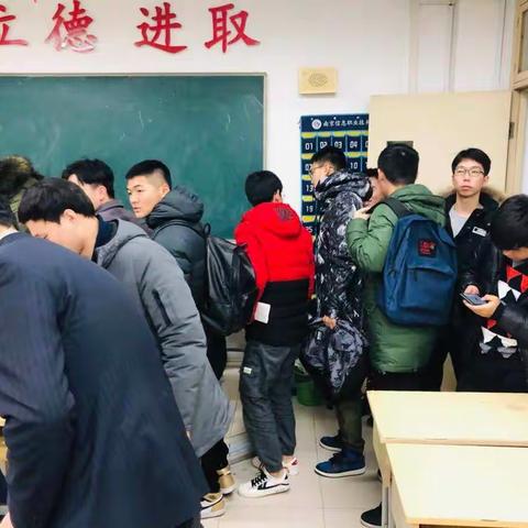 龙易行助力旺季校园营销 ——南京鼓楼支行走进南京信息技术学院