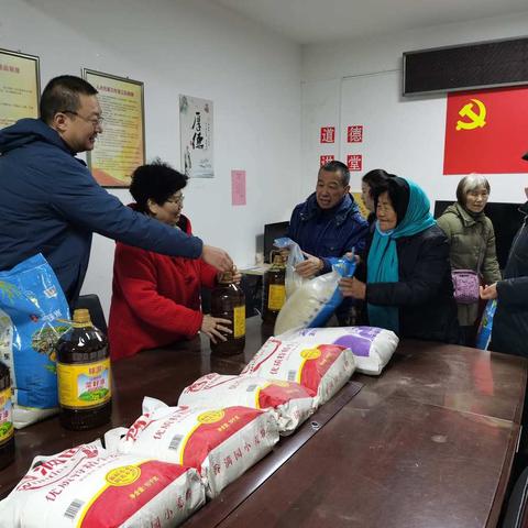 人大代表进社区  真情帮扶暖人心