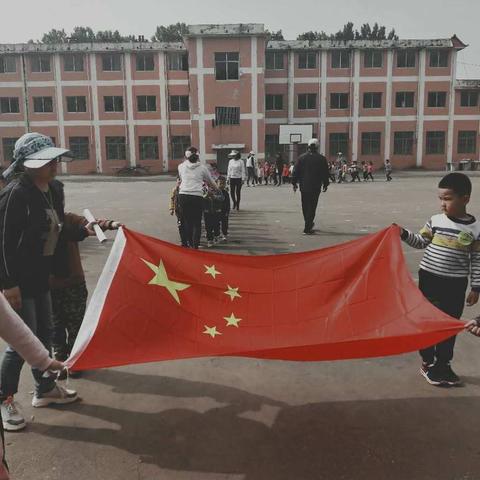 阳光下运动、阳光下成长
