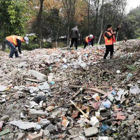 晴川街整治铁路沿线环境，展现城市文明魅力