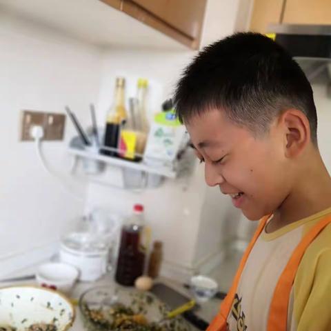 “巧手做美食，味浓情更浓”，- -东华初级中学149班美食制作活动
