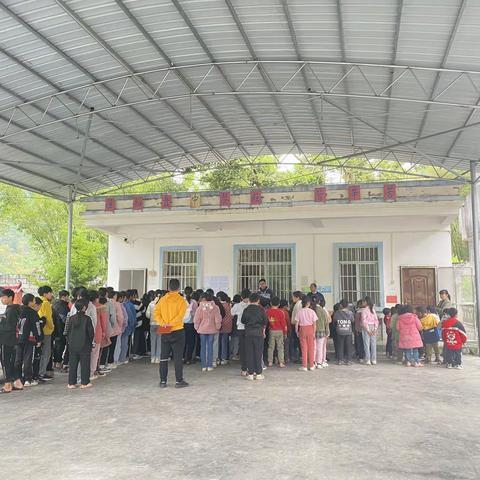 忻城县城关镇六华小学—“五彩三月三，浓浓壮乡情”三月三游园活动