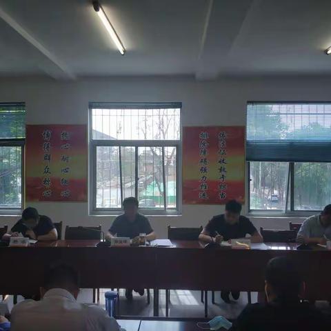 青年路街道组织召开创文紧急工作会议