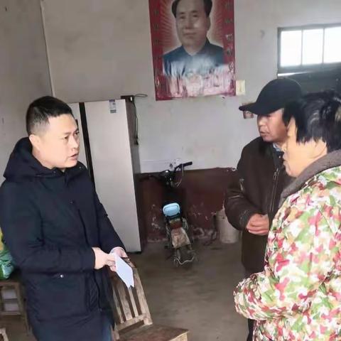 爱心暖寒冬，善举乐新年——华容县第四中学校委会走访特困学生