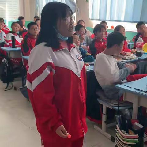 小东区中学74班元旦联欢会祝大家节日快乐在新的一年里身体健康，万事如意，心想事成祝老师们节日快乐
