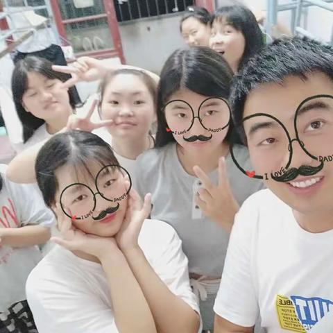 你们的一生，我陪此一程，不忍离别，车已到站，我将原路返回，你们远志高飞。再见！