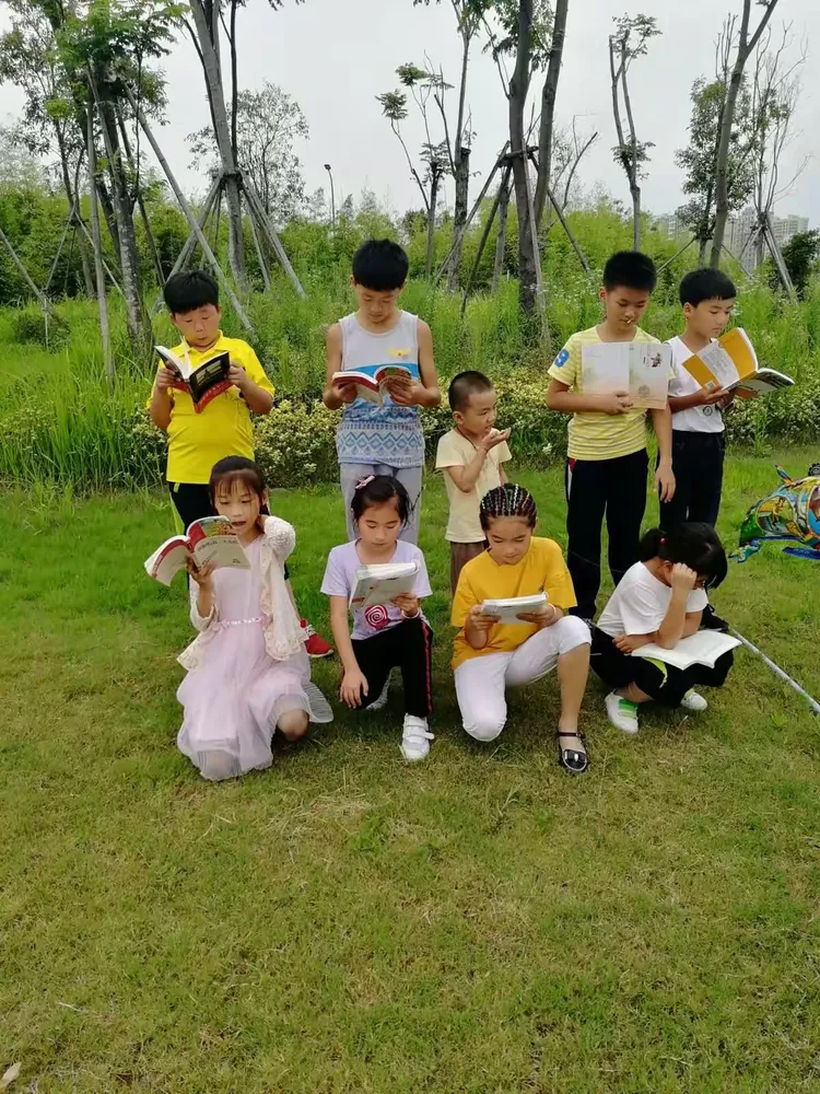 我们又开始齐读书本内容，声音是那么响亮。