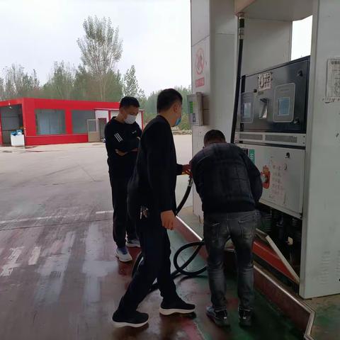 威县应急管理局对加油站进行专项检查