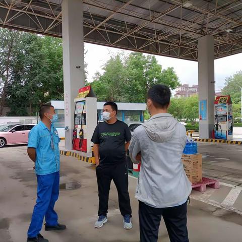 威县应急管理局对辖区内加油站进行执法检查