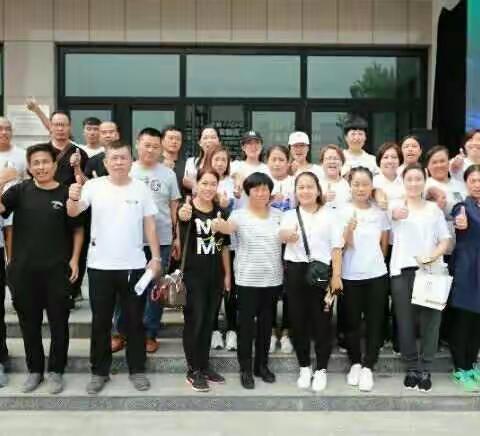 顺风车在行动……公益顺风车雄安·容城站白洋淀国际服装文化节志愿活动一角