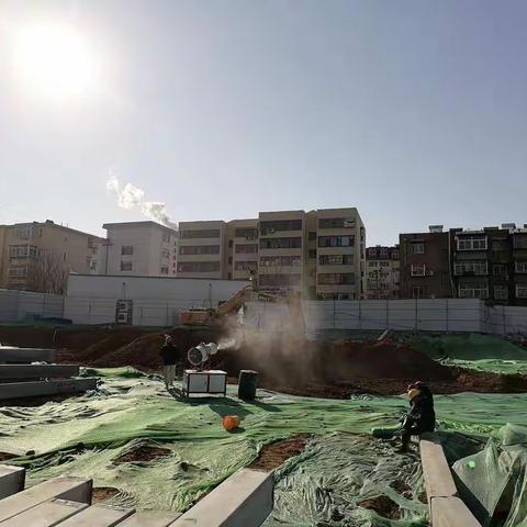 临近春节，南辛庄网格员巡查国控点周边工地及道路