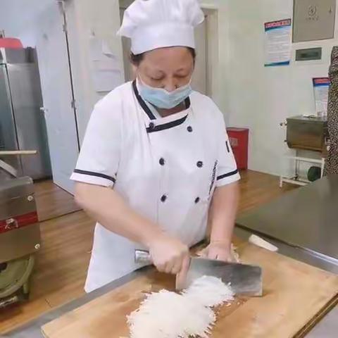 “舌尖上的幼儿美食” 之幼儿园食堂阿姨厨艺大比拼