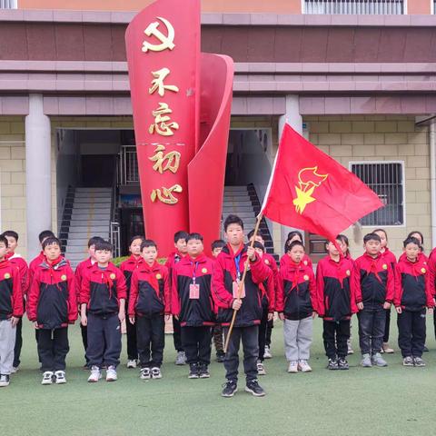 鲁山县育英学校西校区少先队“学雷锋，树新风”环保公益志愿服务活动