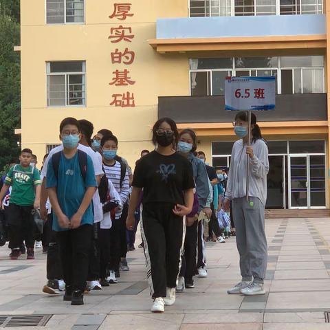 梦想启航，迎着朝阳，向梦想前行。---烟台双语2022级六年级5班--初一上学期