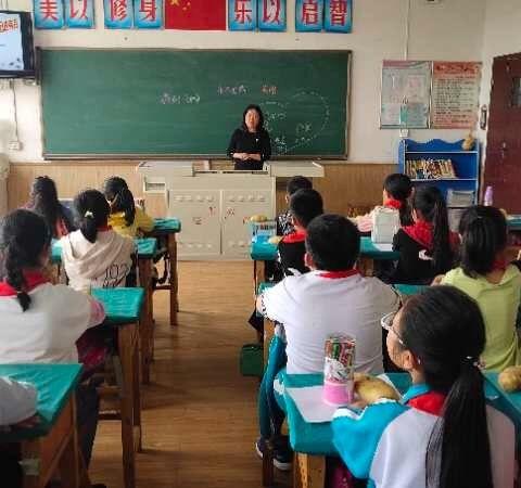 面对困难，积极乐观，永不放弃，成功在望-蓬莱市第二实验小学410班心理主题活动