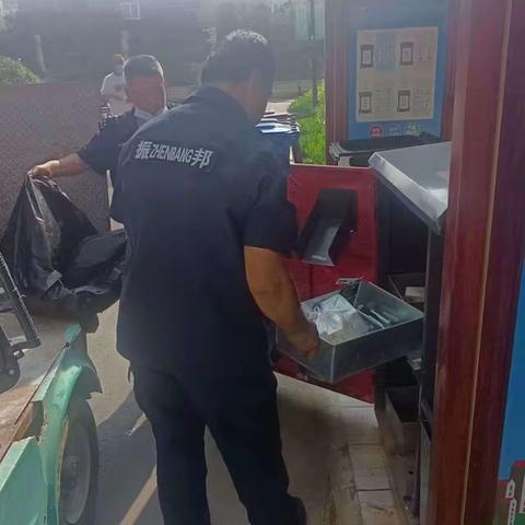 开展“有害垃圾收集周”活动