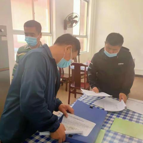 守护“舌尖上的安全”——大荔县东七初中食堂食品安全检查纪实