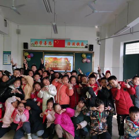 用心呵护   携手同行     二年级七班班务工作总结