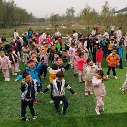 “亲近自然，拥抱秋天”户外研学活动