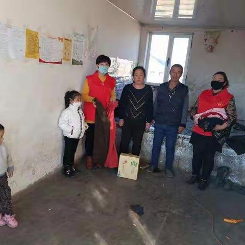 冬日情，送温暖，最美党员献爱心