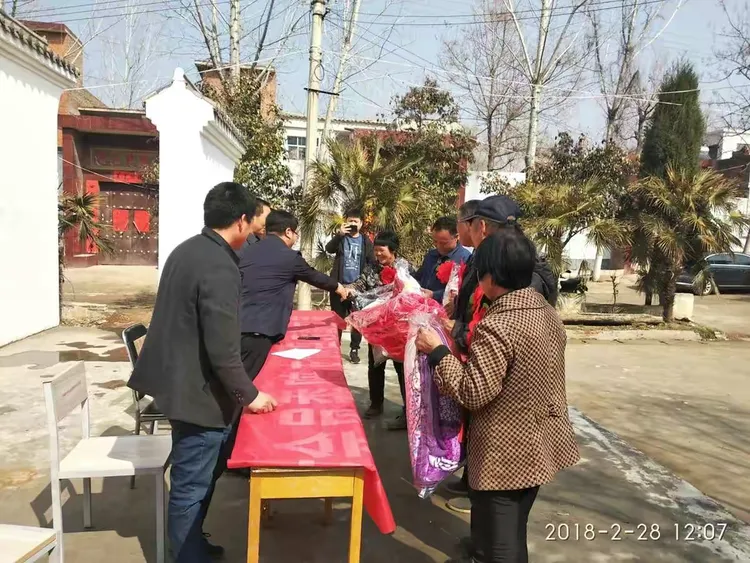 莲庄镇养马村召开2017年度道德模范表彰大会