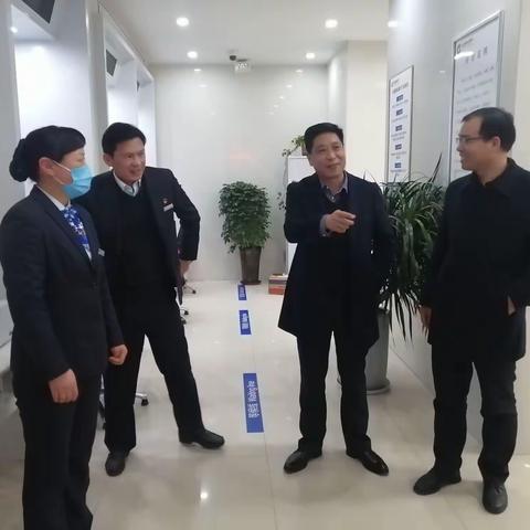 周口分行党委委员副行长邵岗到商水支行进行年终慰问