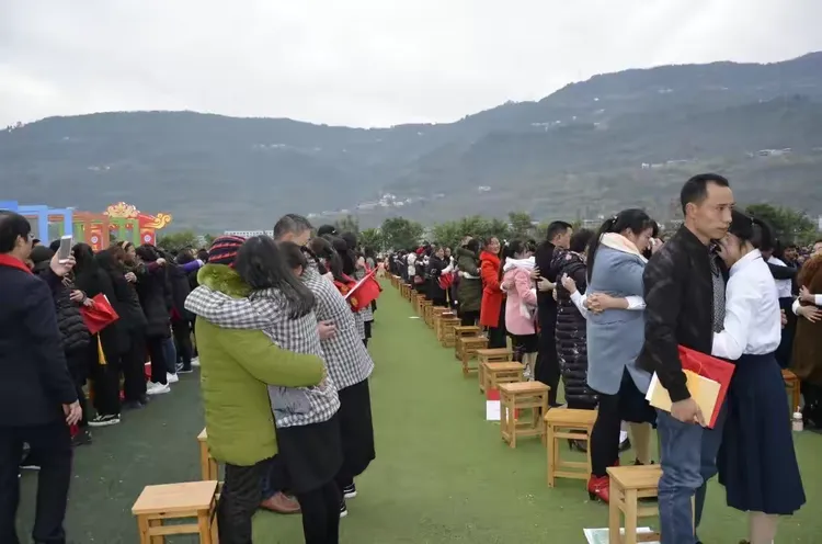 开州区丰乐中学隆重举行高2019级学生十八岁成人礼