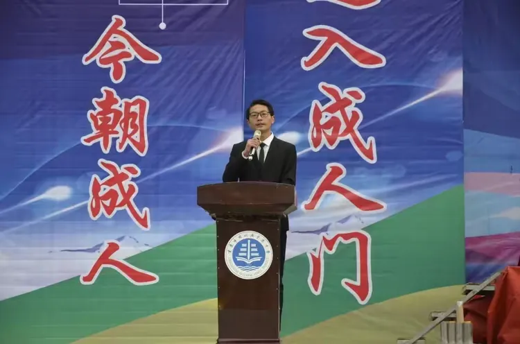 开州区丰乐中学隆重举行高2019级学生十八岁成人礼
