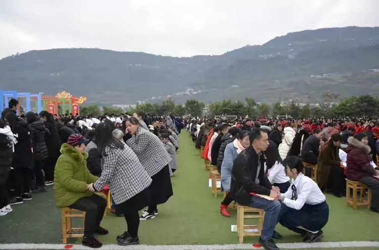 开州区丰乐中学隆重举行高2019级学生十八岁成人礼