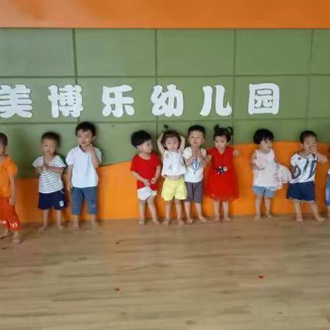 博乐幼儿园小小班的我们是一家👐👐