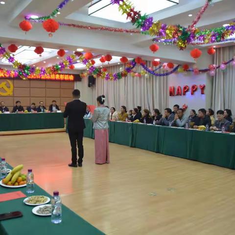 州委办公室召开工作总结暨表彰会