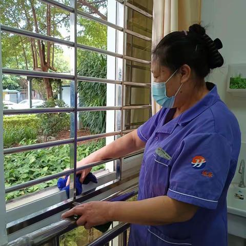 🌺月到双节分外明，愿你岁岁平安岁岁福。🌺