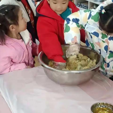 寿圣幼儿园小三班生活体验之红薯饼