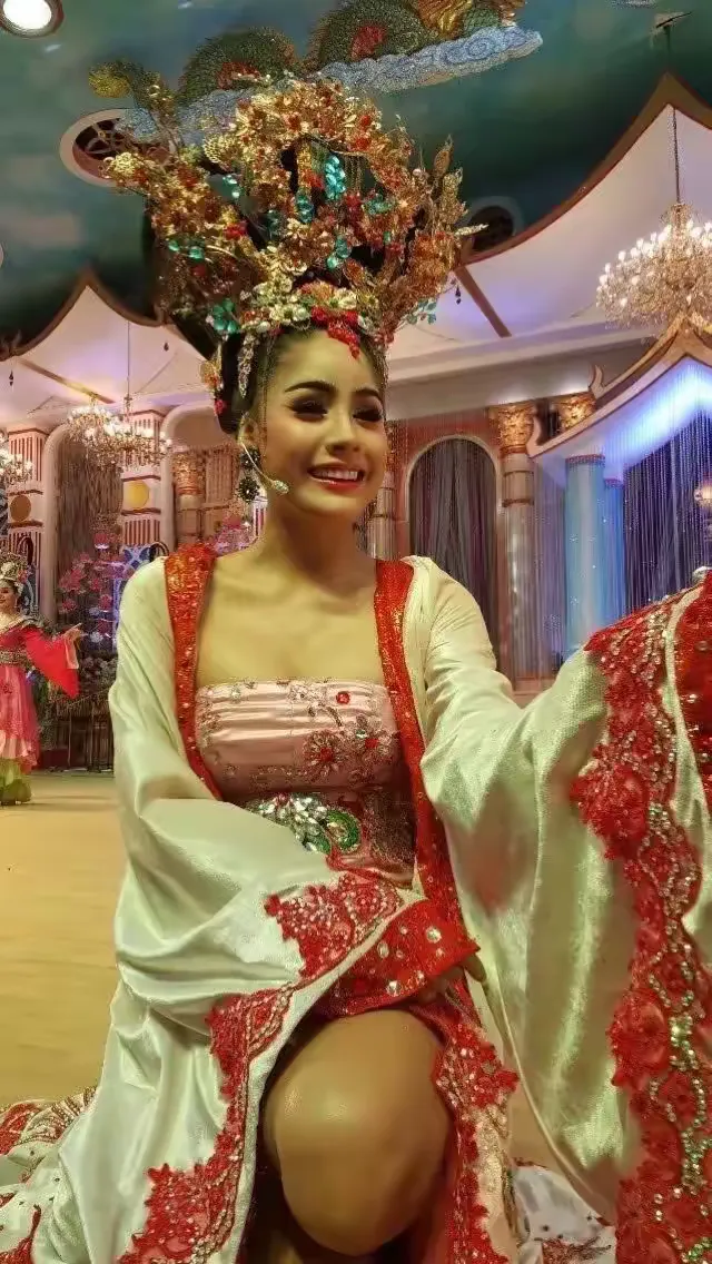 泰国人妖的畸形人生